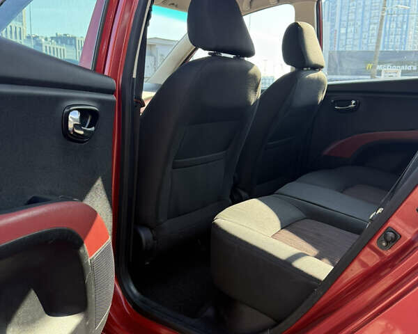 Красный Хендай и10, объемом двигателя 1.25 л и пробегом 86 тыс. км за 6100 $, фото 8 на Automoto.ua