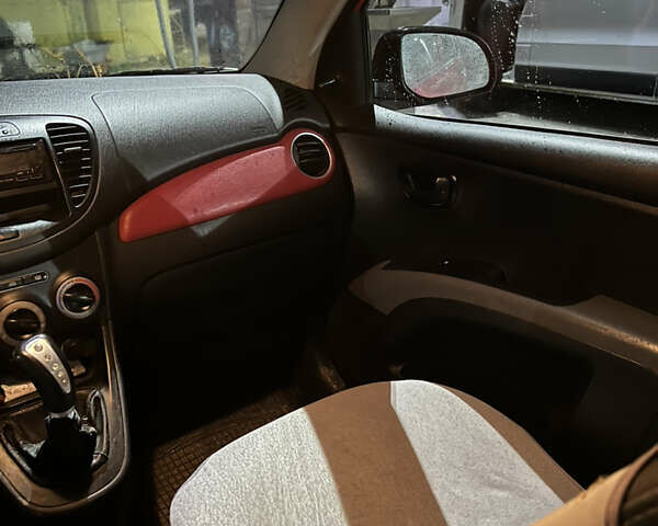 Хендай и10 2012 в Черновцах на Automoto.ua Красный Хендай и10, объемом двигателя 1.09 л и пробегом 185 тыс. км за 6200 $, фото 21 на Automoto.ua