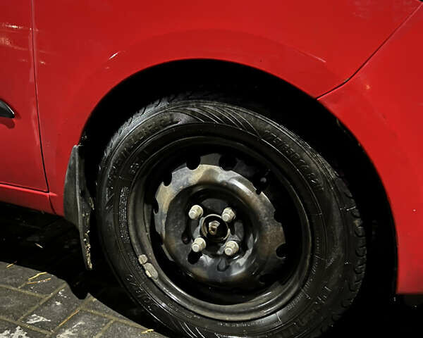 Хендай и10 2012 в Черновцах на Automoto.ua Красный Хендай и10, объемом двигателя 1.09 л и пробегом 185 тыс. км за 6200 $, фото 12 на Automoto.ua