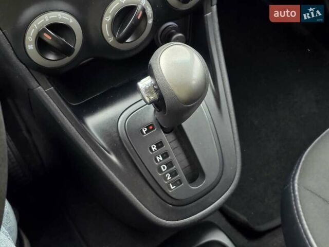 Красный Хендай и10, объемом двигателя 1.1 л и пробегом 176 тыс. км за 6499 $, фото 13 на Automoto.ua