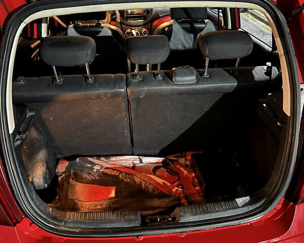 Хендай и10 2012 в Черновцах на Automoto.ua Красный Хендай и10, объемом двигателя 1.09 л и пробегом 185 тыс. км за 6200 $, фото 30 на Automoto.ua