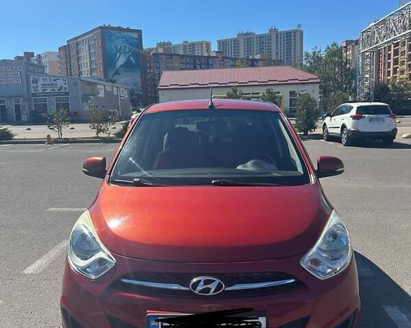 Красный Хендай и10, объемом двигателя 1.1 л и пробегом 74 тыс. км за 7000 $, фото 1 на Automoto.ua