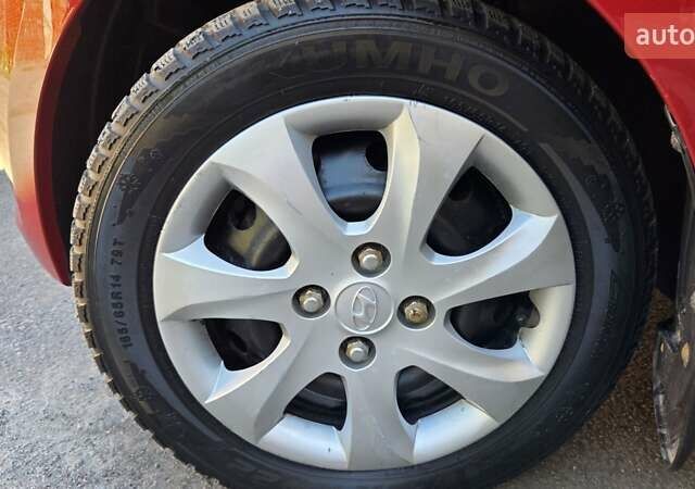 Хендай и10 2013 в Харькове на Automoto.ua Красный Хендай и10, объемом двигателя 1.2 л и пробегом 48 тыс. км за 8950 $, фото 5 на Automoto.ua