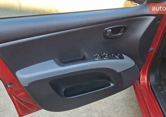 Хендай и10 2013 в Харькове на Automoto.ua Красный Хендай и10, объемом двигателя 1.2 л и пробегом 48 тыс. км за 8950 $, фото 1 на Automoto.ua