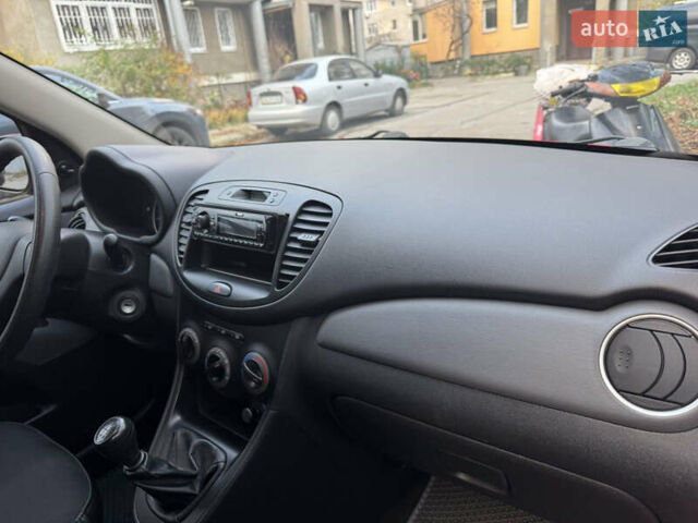 Красный Хендай и10, объемом двигателя 1.1 л и пробегом 48 тыс. км за 5900 $, фото 20 на Automoto.ua