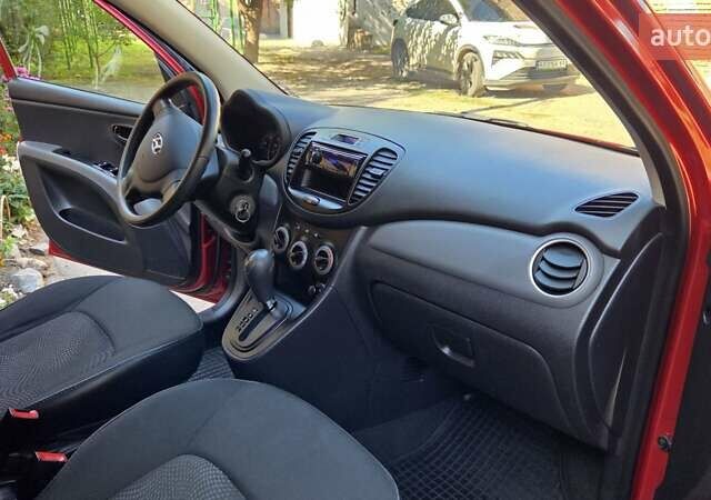 Хендай и10 2013 в Харькове на Automoto.ua Красный Хендай и10, объемом двигателя 1.2 л и пробегом 48 тыс. км за 8950 $, фото 12 на Automoto.ua