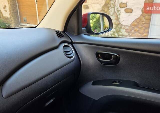 Хендай и10 2013 в Харькове на Automoto.ua Красный Хендай и10, объемом двигателя 1.2 л и пробегом 48 тыс. км за 8950 $, фото 44 на Automoto.ua