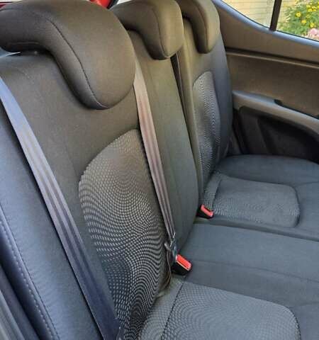 Хендай и10 2013 в Харькове на Automoto.ua Красный Хендай и10, объемом двигателя 1.2 л и пробегом 48 тыс. км за 8950 $, фото 9 на Automoto.ua