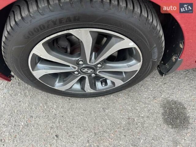 Красный Хендай и10, объемом двигателя 1.2 л и пробегом 103 тыс. км за 8999 $, фото 15 на Automoto.ua
