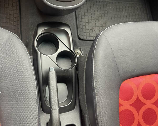 Хендай и10, объемом двигателя 1.1 л и пробегом 138 тыс. км за 5500 $, фото 86 на Automoto.ua