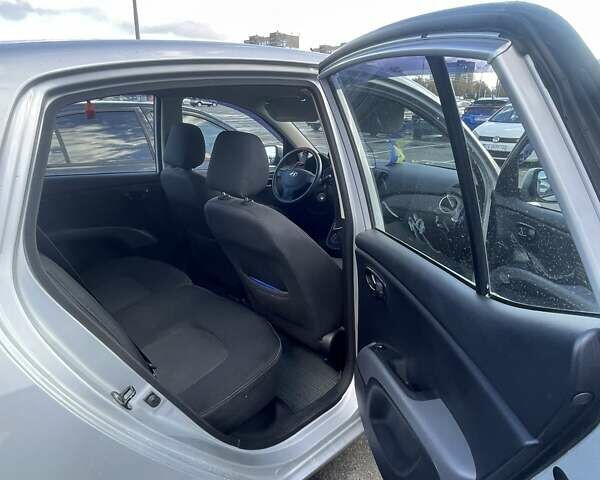 Хендай и10, объемом двигателя 1 л и пробегом 111 тыс. км за 8920 $, фото 3 на Automoto.ua