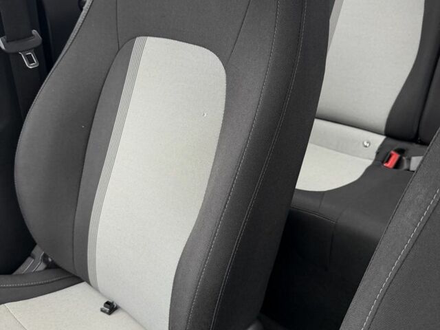 Хендай и10, объемом двигателя 1.2 л и пробегом 10 тыс. км за 9200 $, фото 12 на Automoto.ua