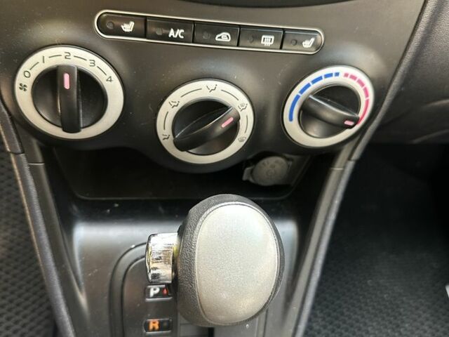 Желтый Хендай и10, объемом двигателя 1.1 л и пробегом 250 тыс. км за 5600 $, фото 13 на Automoto.ua