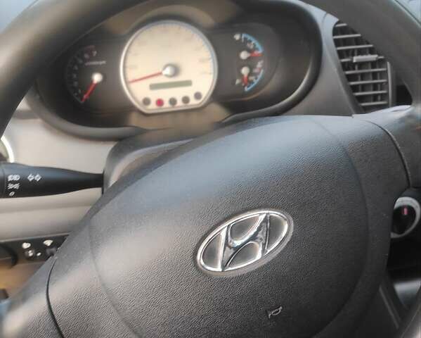 Желтый Хендай и10, объемом двигателя 1.09 л и пробегом 242 тыс. км за 5700 $, фото 11 на Automoto.ua