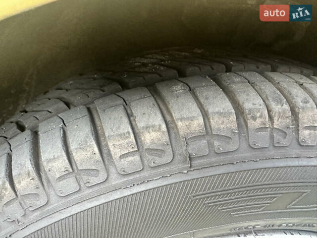 Желтый Хендай и10, объемом двигателя 1.1 л и пробегом 117 тыс. км за 5400 $, фото 5 на Automoto.ua