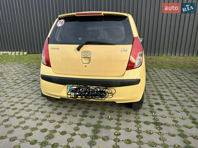 Желтый Хендай и10, объемом двигателя 1.1 л и пробегом 117 тыс. км за 5400 $, фото 10 на Automoto.ua