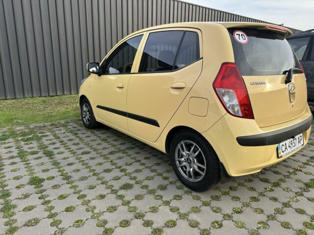 Желтый Хендай и10, объемом двигателя 1.1 л и пробегом 250 тыс. км за 5600 $, фото 2 на Automoto.ua