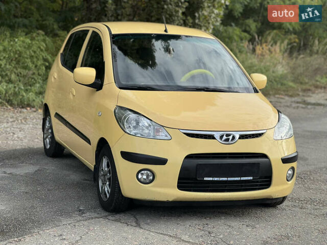 Желтый Хендай и10, объемом двигателя 1.1 л и пробегом 117 тыс. км за 5999 $, фото 2 на Automoto.ua