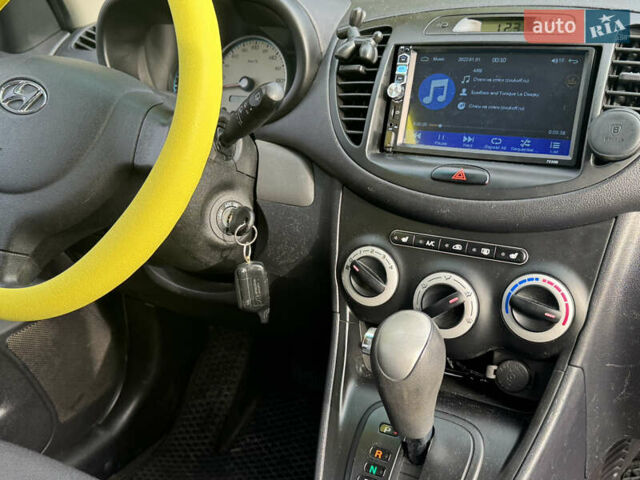 Желтый Хендай и10, объемом двигателя 1.1 л и пробегом 117 тыс. км за 5999 $, фото 12 на Automoto.ua