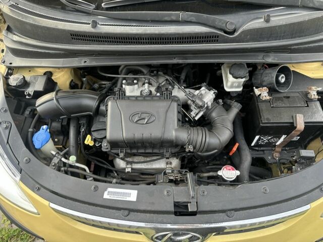 Желтый Хендай и10, объемом двигателя 1.1 л и пробегом 250 тыс. км за 5600 $, фото 8 на Automoto.ua