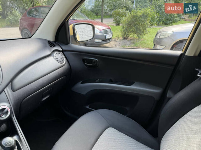 Жовтий Хендай і10, об'ємом двигуна 1.09 л та пробігом 273 тис. км за 4800 $, фото 14 на Automoto.ua