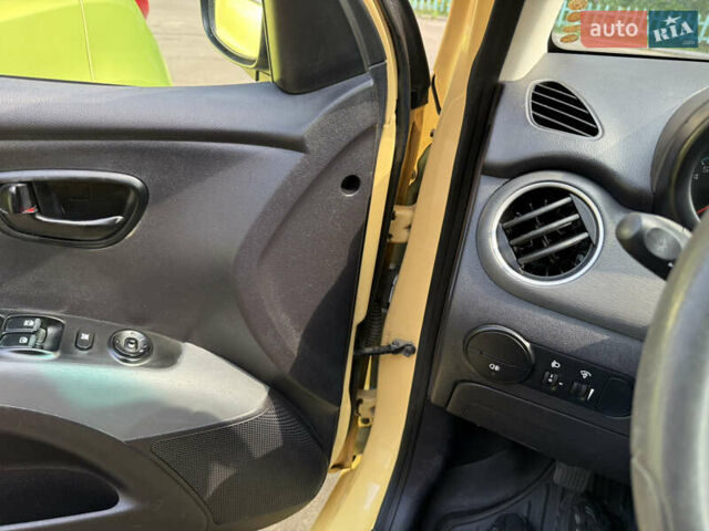 Жовтий Хендай і10, об'ємом двигуна 1.09 л та пробігом 273 тис. км за 4800 $, фото 15 на Automoto.ua