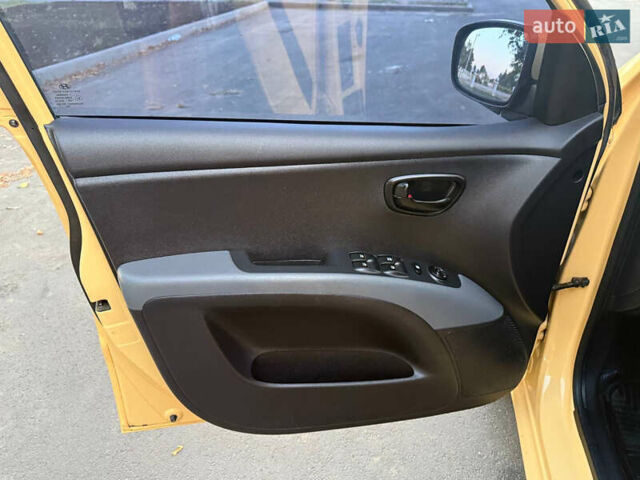 Жовтий Хендай і10, об'ємом двигуна 1.1 л та пробігом 125 тис. км за 6500 $, фото 10 на Automoto.ua