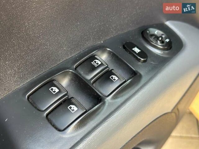 Желтый Хендай и10, объемом двигателя 1.1 л и пробегом 99 тыс. км за 6440 $, фото 10 на Automoto.ua