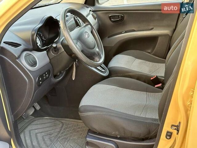 Желтый Хендай и10, объемом двигателя 1.1 л и пробегом 99 тыс. км за 6440 $, фото 7 на Automoto.ua