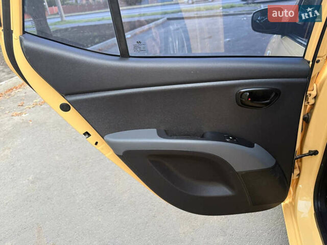 Желтый Хендай и10, объемом двигателя 1.1 л и пробегом 125 тыс. км за 6500 $, фото 16 на Automoto.ua