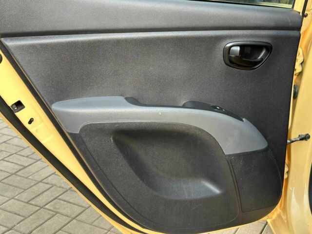 Желтый Хендай и10, объемом двигателя 1.1 л и пробегом 99 тыс. км за 6440 $, фото 12 на Automoto.ua