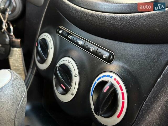 Желтый Хендай и10, объемом двигателя 1.1 л и пробегом 99 тыс. км за 6440 $, фото 20 на Automoto.ua