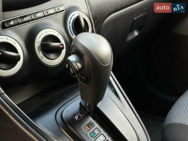 Желтый Хендай и10, объемом двигателя 1.1 л и пробегом 99 тыс. км за 6440 $, фото 22 на Automoto.ua