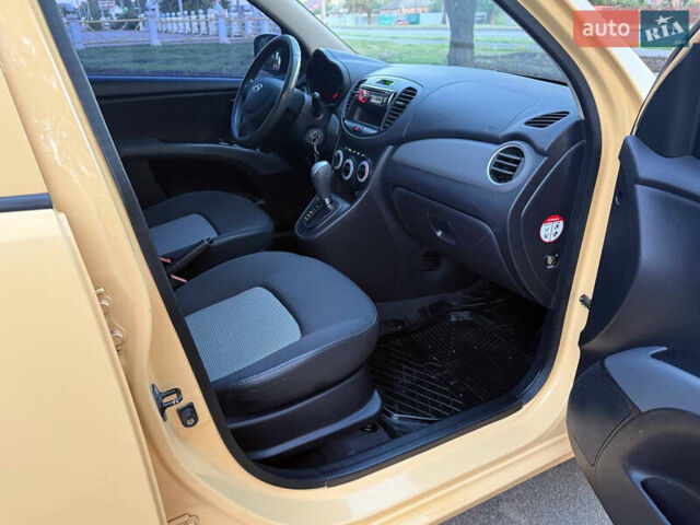 Желтый Хендай и10, объемом двигателя 1.1 л и пробегом 125 тыс. км за 6500 $, фото 22 на Automoto.ua