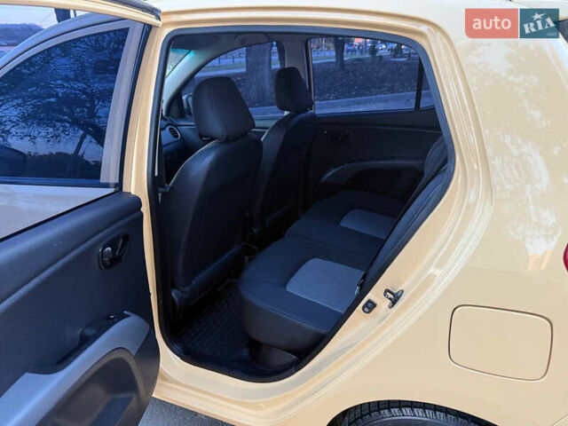 Жовтий Хендай і10, об'ємом двигуна 1.1 л та пробігом 125 тис. км за 6500 $, фото 14 на Automoto.ua
