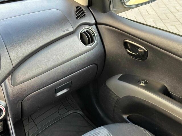 Желтый Хендай и10, объемом двигателя 1.1 л и пробегом 99 тыс. км за 6440 $, фото 16 на Automoto.ua