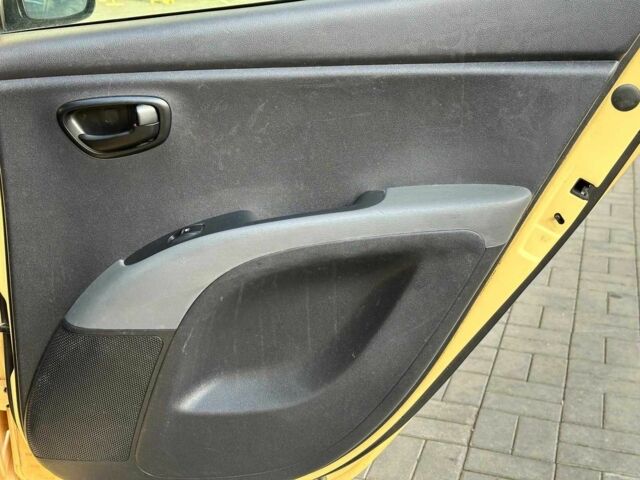 Желтый Хендай и10, объемом двигателя 1.1 л и пробегом 99 тыс. км за 6440 $, фото 14 на Automoto.ua