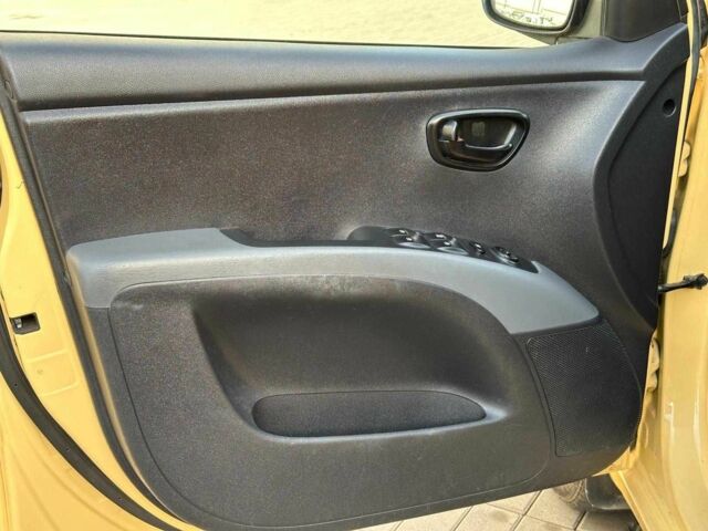 Желтый Хендай и10, объемом двигателя 1.1 л и пробегом 99 тыс. км за 6440 $, фото 8 на Automoto.ua