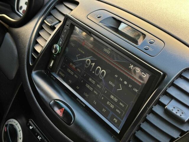 Желтый Хендай и10, объемом двигателя 1.1 л и пробегом 99 тыс. км за 6440 $, фото 21 на Automoto.ua