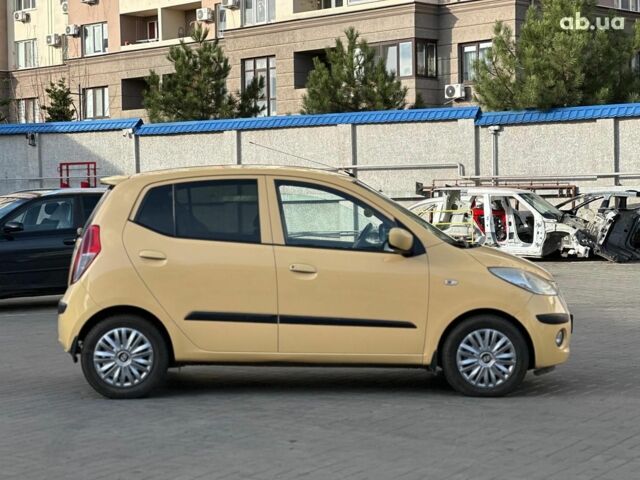 Желтый Хендай и10, объемом двигателя 1.1 л и пробегом 99 тыс. км за 6440 $, фото 3 на Automoto.ua