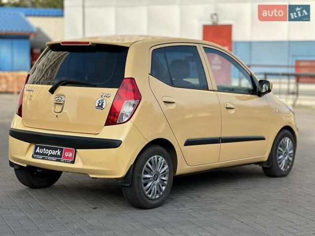 Желтый Хендай и10, объемом двигателя 1.1 л и пробегом 99 тыс. км за 6440 $, фото 4 на Automoto.ua