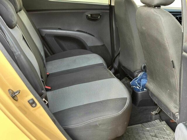 Желтый Хендай и10, объемом двигателя 1.1 л и пробегом 99 тыс. км за 6440 $, фото 13 на Automoto.ua