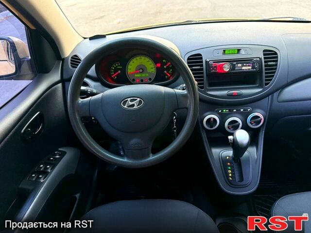 Желтый Хендай и10, объемом двигателя 1.1 л и пробегом 125 тыс. км за 6500 $, фото 7 на Automoto.ua