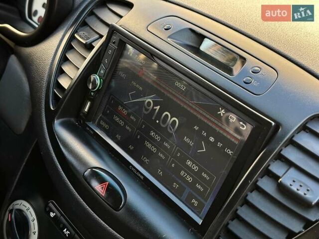 Желтый Хендай и10, объемом двигателя 1.1 л и пробегом 99 тыс. км за 6440 $, фото 21 на Automoto.ua