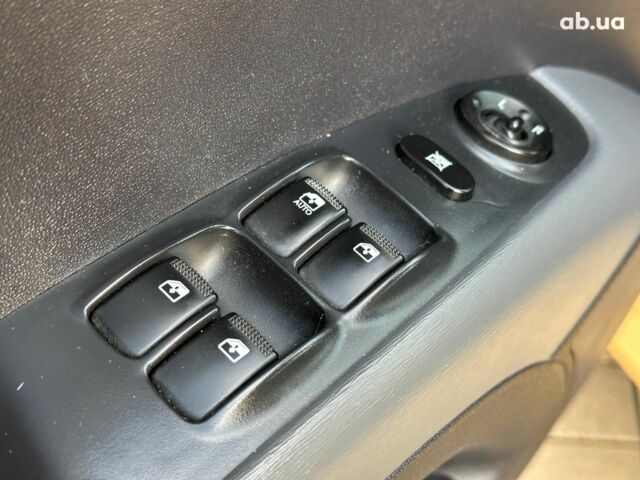 Желтый Хендай и10, объемом двигателя 1.1 л и пробегом 99 тыс. км за 6440 $, фото 9 на Automoto.ua