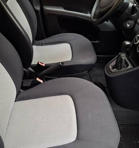 Серый Хендай и10, объемом двигателя 1.09 л и пробегом 111 тыс. км за 4800 $, фото 4 на Automoto.ua