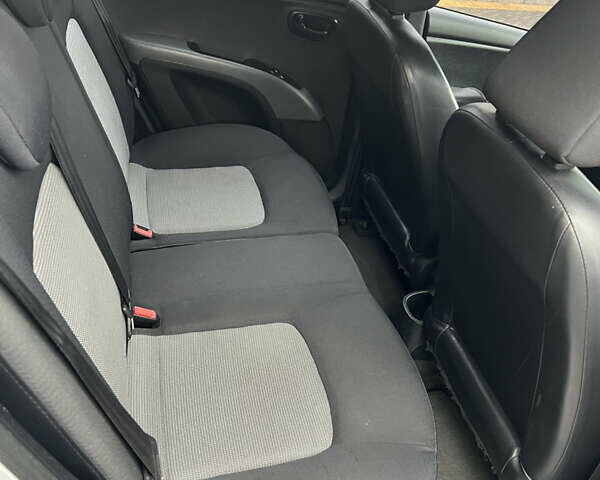 Хендай и10 2008 в Одессе на Automoto.ua Серый Хендай и10, объемом двигателя 1.09 л и пробегом 88 тыс. км за 4850 $, фото 11 на Automoto.ua