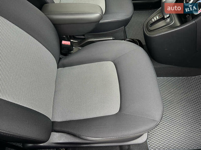 Серый Хендай и10, объемом двигателя 1.1 л и пробегом 50 тыс. км за 7999 $, фото 21 на Automoto.ua