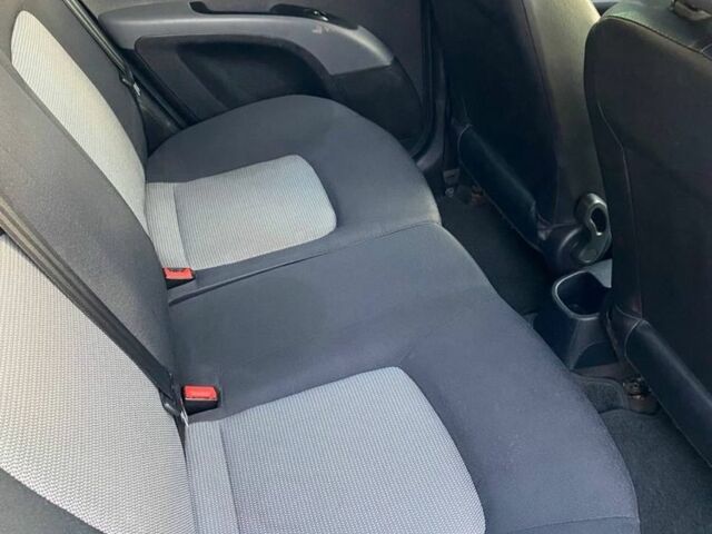 Серый Хендай и10, объемом двигателя 1.1 л и пробегом 205 тыс. км за 4050 $, фото 5 на Automoto.ua