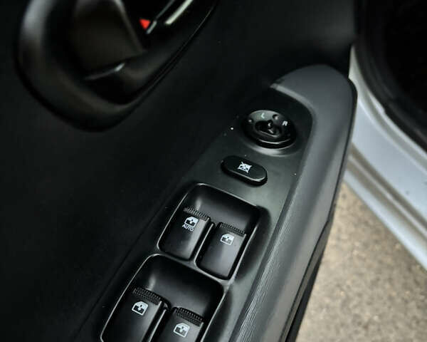 Серый Хендай и10, объемом двигателя 1.2 л и пробегом 166 тыс. км за 4800 $, фото 17 на Automoto.ua